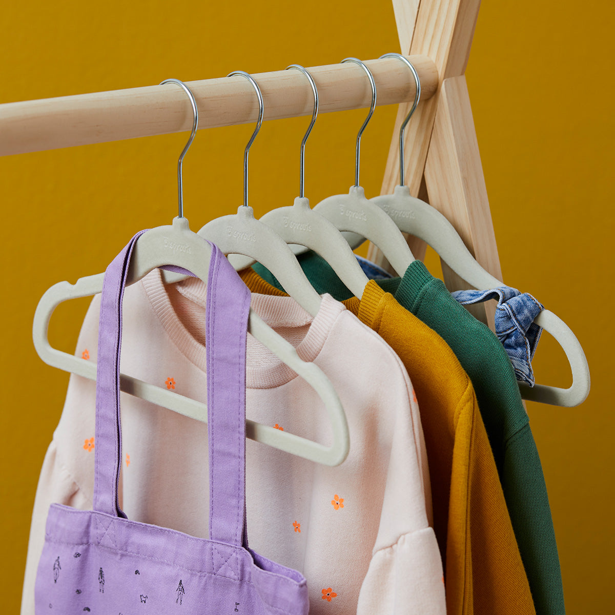 Wholesale Kids Velvet Hangers (Blue) In Bulk - Buy Hangers In Bulk – Utopia  Deals