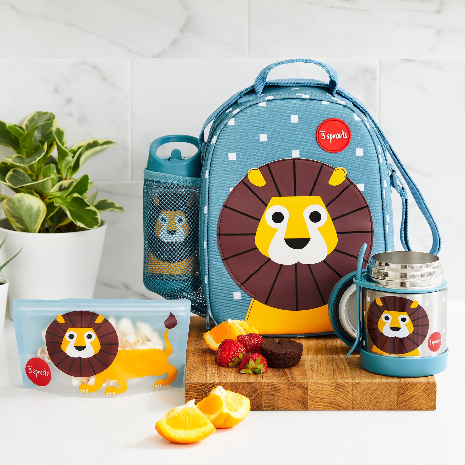 https://www.3sprouts.com/cdn/shop/products/LULIO_3Sprouts_Lunch_Bag_Lion_Lifestyle_1_version1.jpg?v=1672025667&width=1946